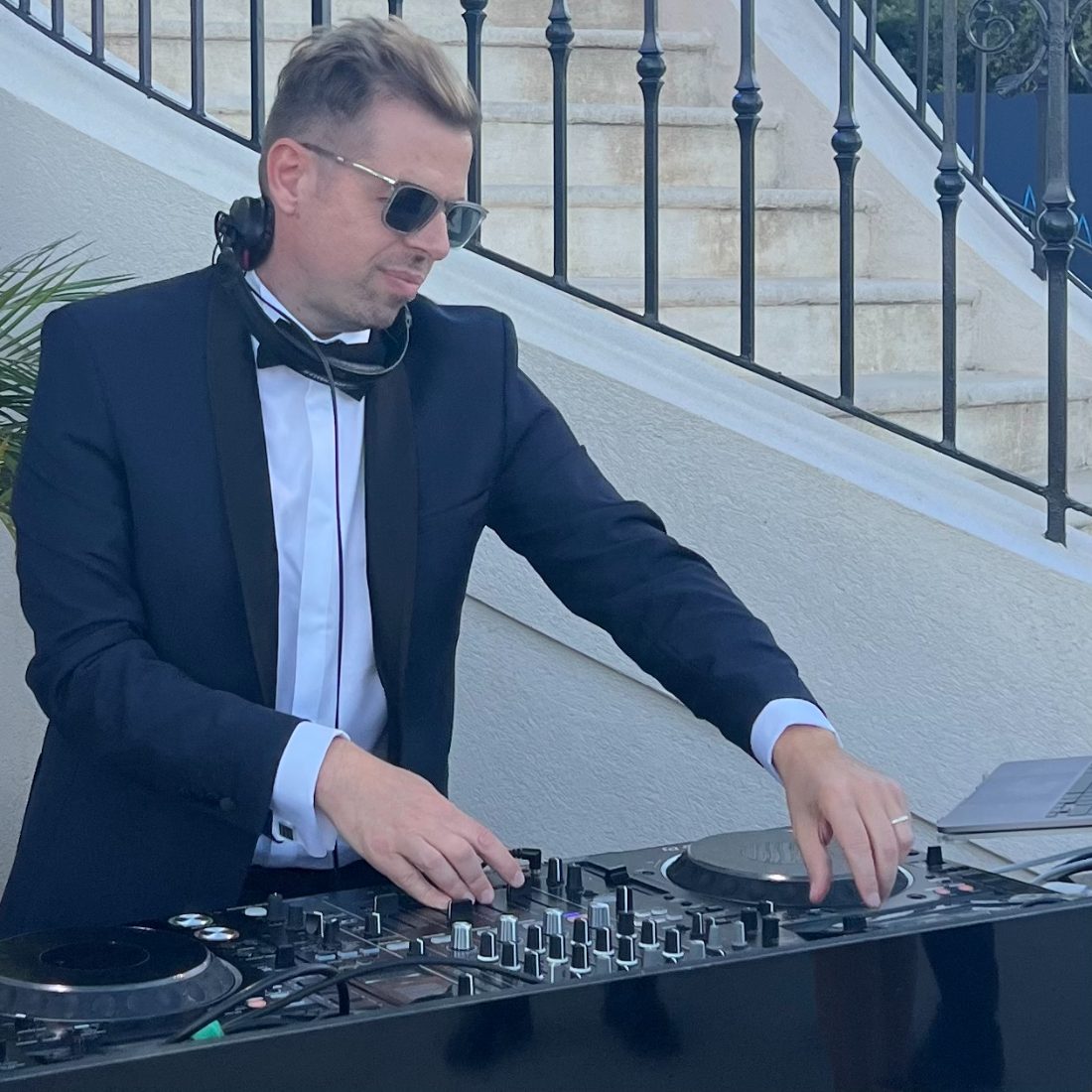 Black Tie · Private Villa